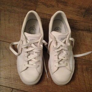 Nike white leather tennis shoes